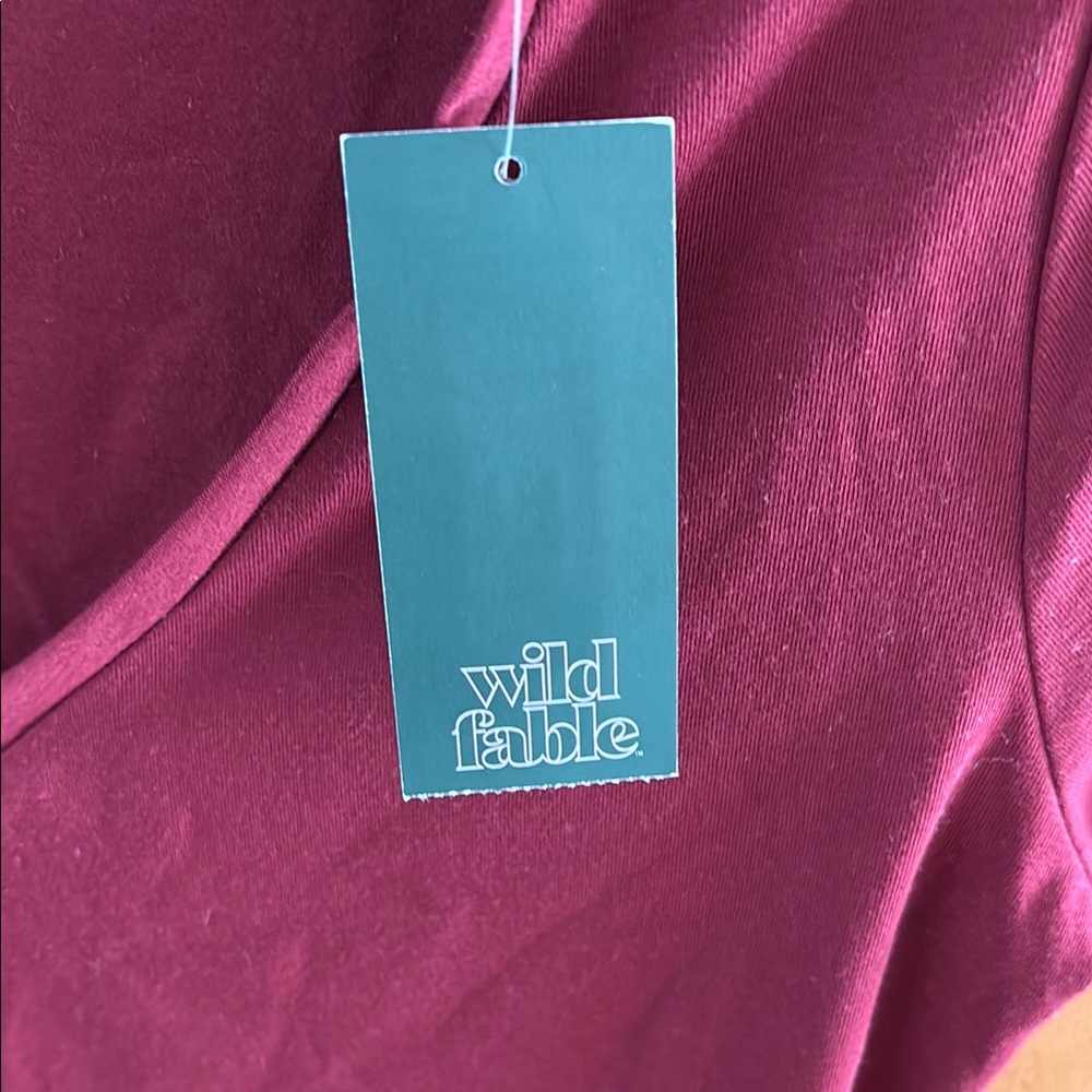 Wild Fable Women's Maroon V-Neck Crop Top - Picture 2 of 2